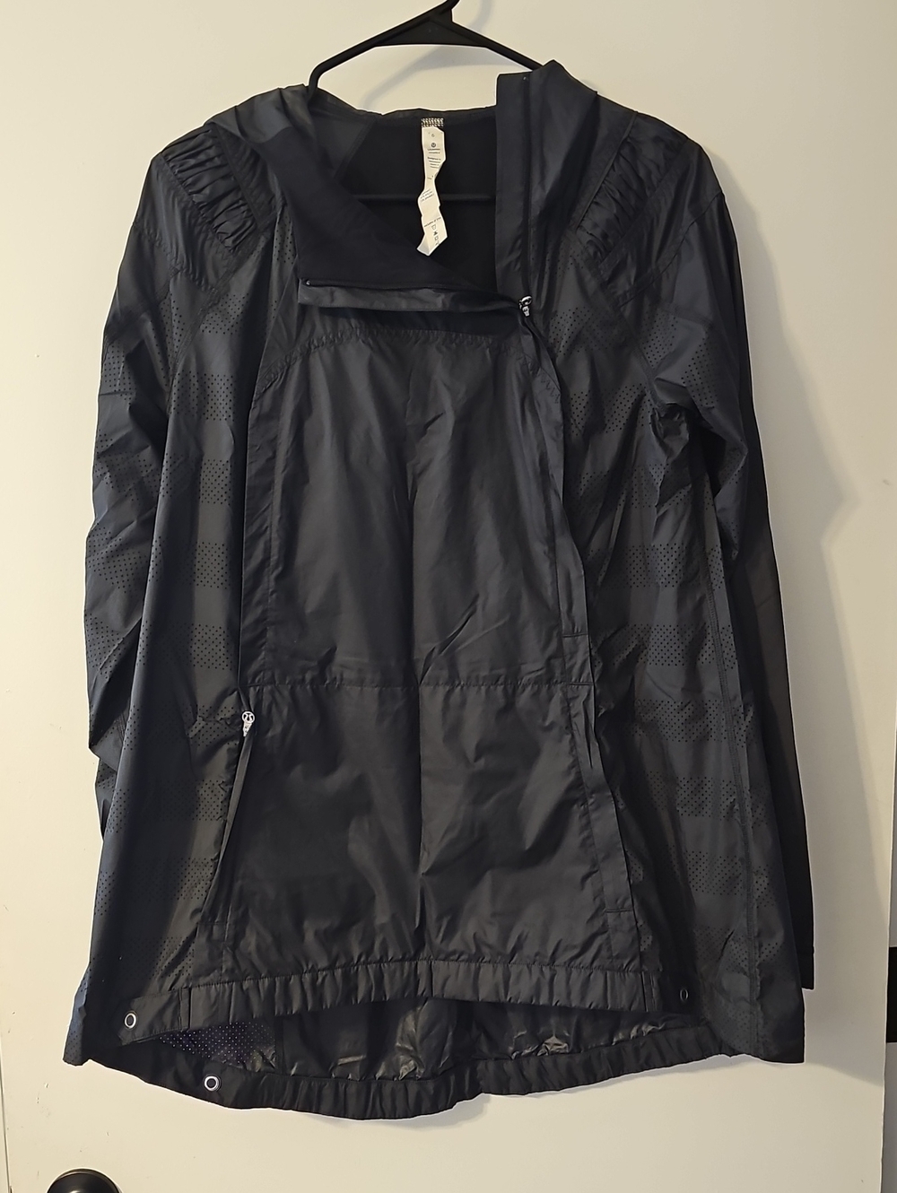 Lululemon Run: Pack and Go Pullover jacket Black Size 6